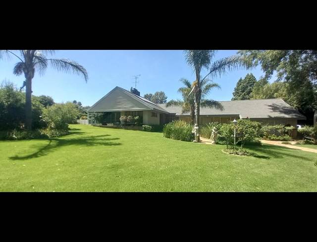 3 BEDROOM HOUSE FOR SALE IN GREENHILLS